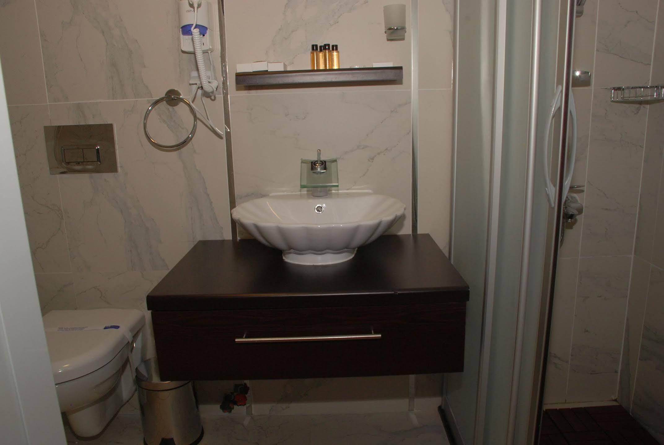 Mavi Inci Park Otel Erdek Exteriör bild